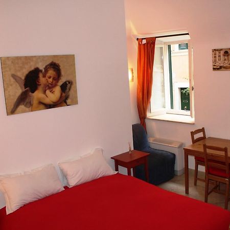 Hella Ibernesi 23 Fori Imperiali Inn, New Gestion! Róma Szoba fotó
