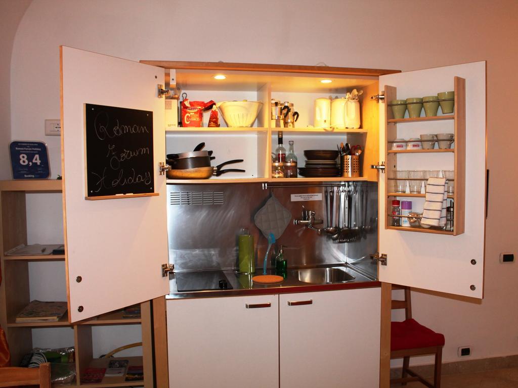 Hella Ibernesi 23 Fori Imperiali Inn, New Gestion! Róma Szoba fotó