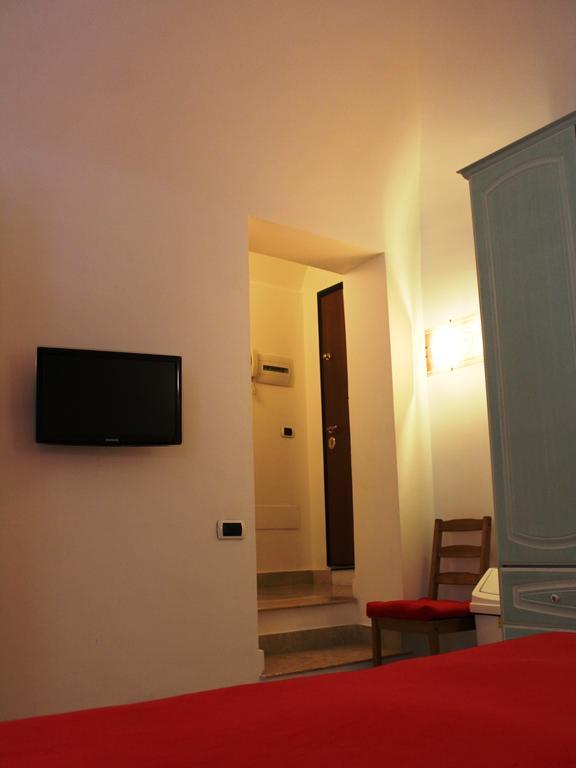Hella Ibernesi 23 Fori Imperiali Inn, New Gestion! Róma Szoba fotó