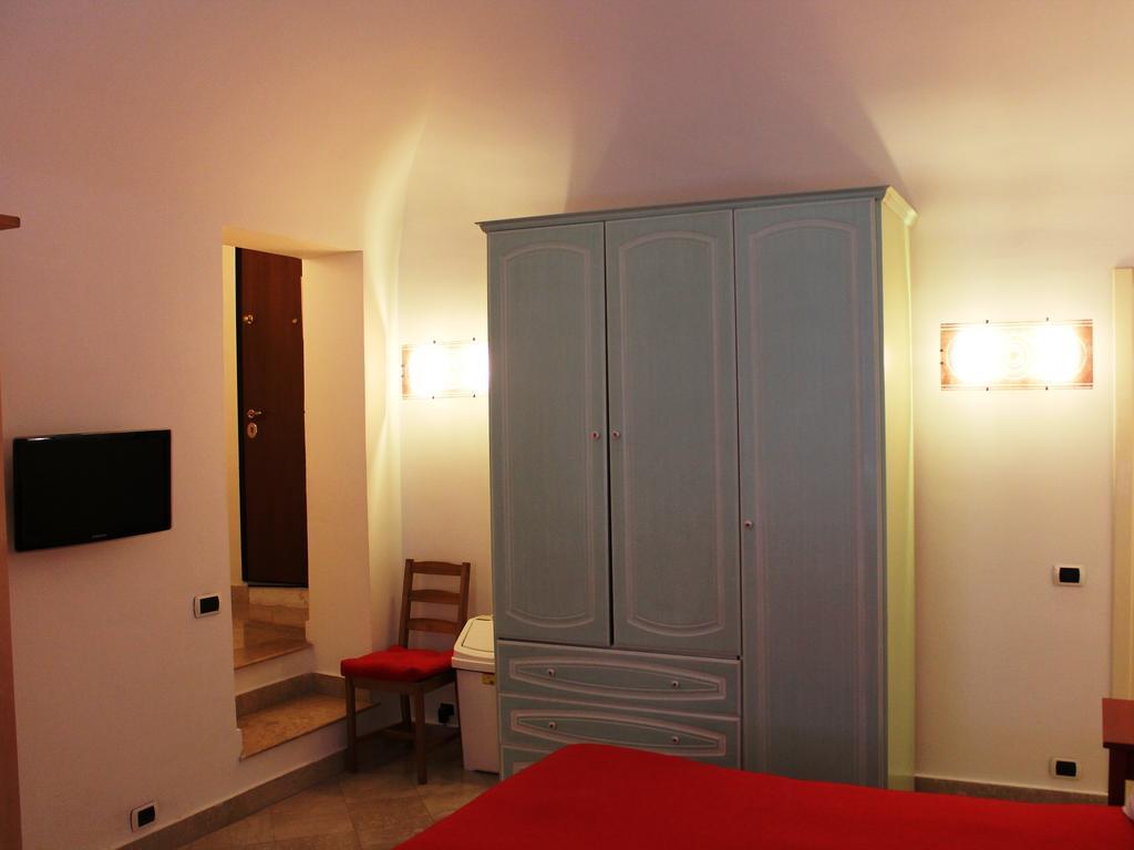 Hella Ibernesi 23 Fori Imperiali Inn, New Gestion! Róma Szoba fotó