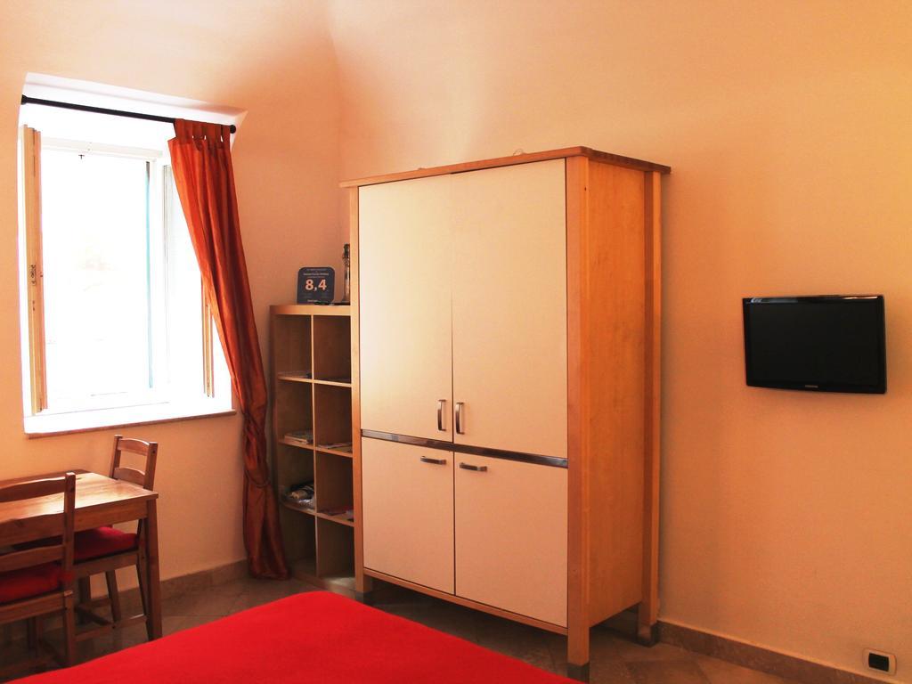 Hella Ibernesi 23 Fori Imperiali Inn, New Gestion! Róma Szoba fotó