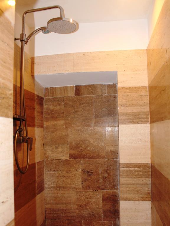 Hella Ibernesi 23 Fori Imperiali Inn, New Gestion! Róma Szoba fotó