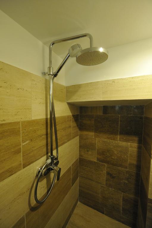Hella Ibernesi 23 Fori Imperiali Inn, New Gestion! Róma Szoba fotó